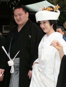 白鵬の綺麗な嫁の年齢